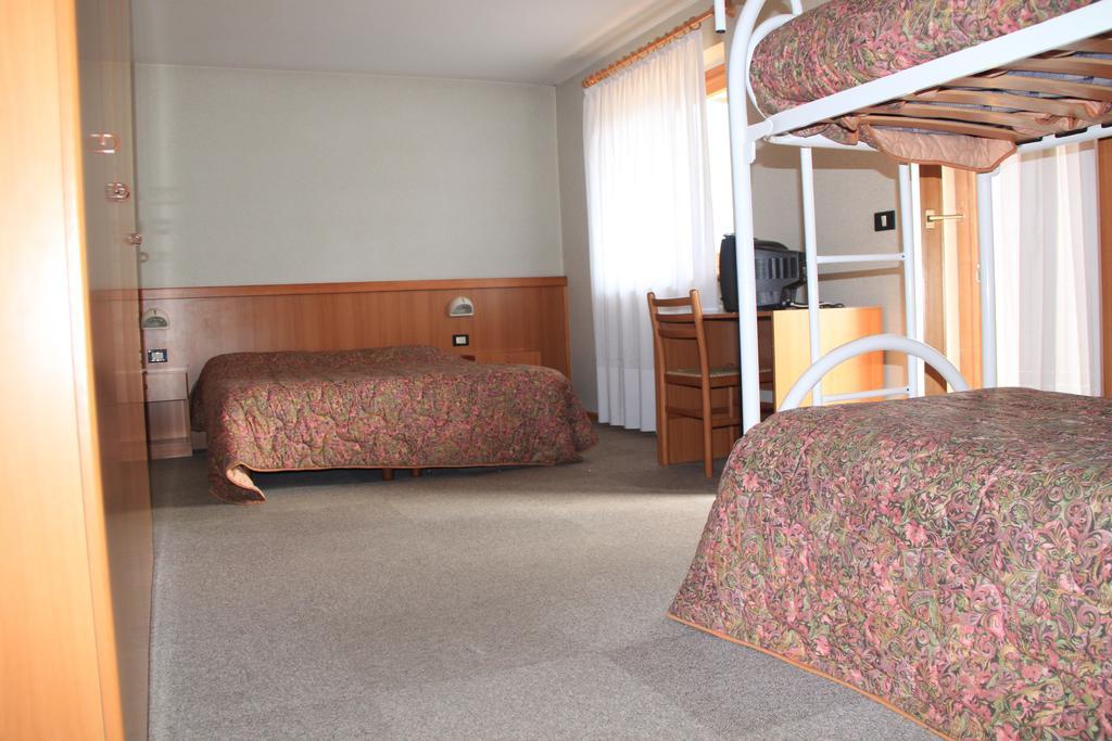 Garni Goccia D'Oro Hotel Cavalese Cameră foto